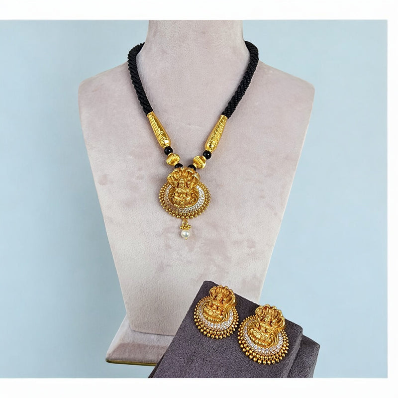 Sitting Lakshmi Nagara Pendant Set